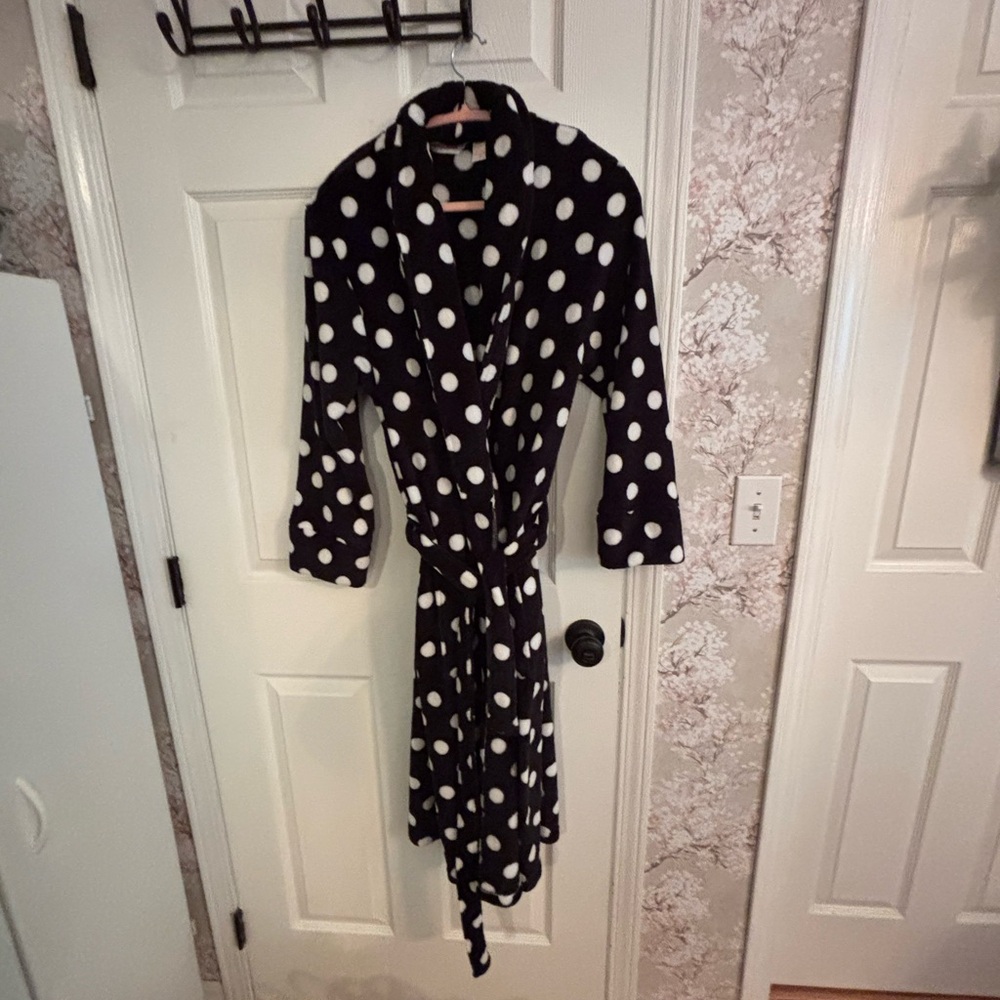 Medium Plush robe black white polka dot with pockets inner tie and belt